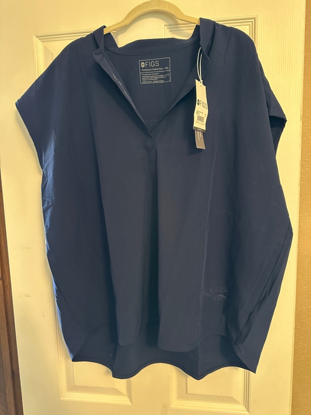 FIGS Navy scrub set